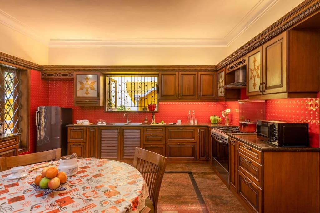 Casa Amarela - Lux Portuguese 4BHK in North Goa Villa Porvorim Bagian luar foto